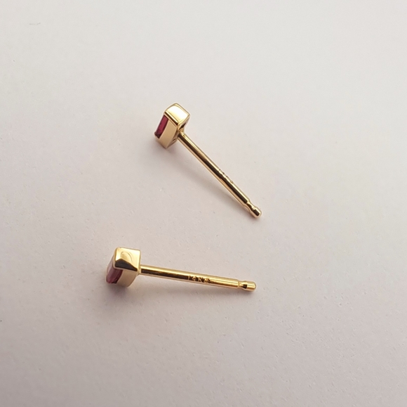Ruby Baguette Stud Earrings in solid 14k yellow gold, natural gemstone - Picture 7 of 11